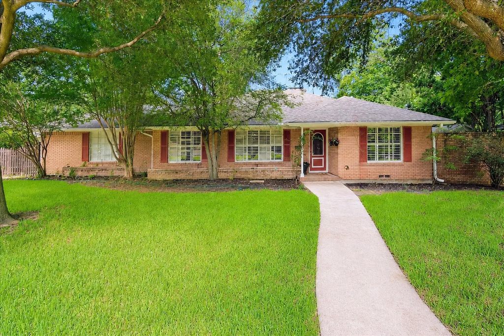 205 Thompson Drive, Richardson