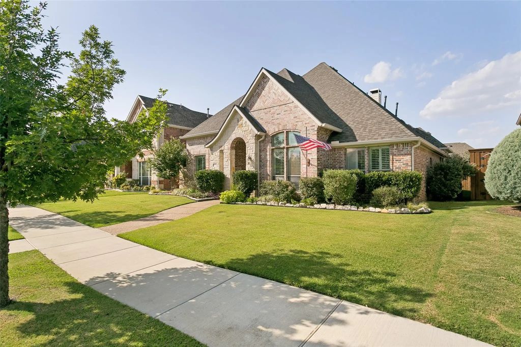2429 Lady Of The Lake Boulevard, Lewisville