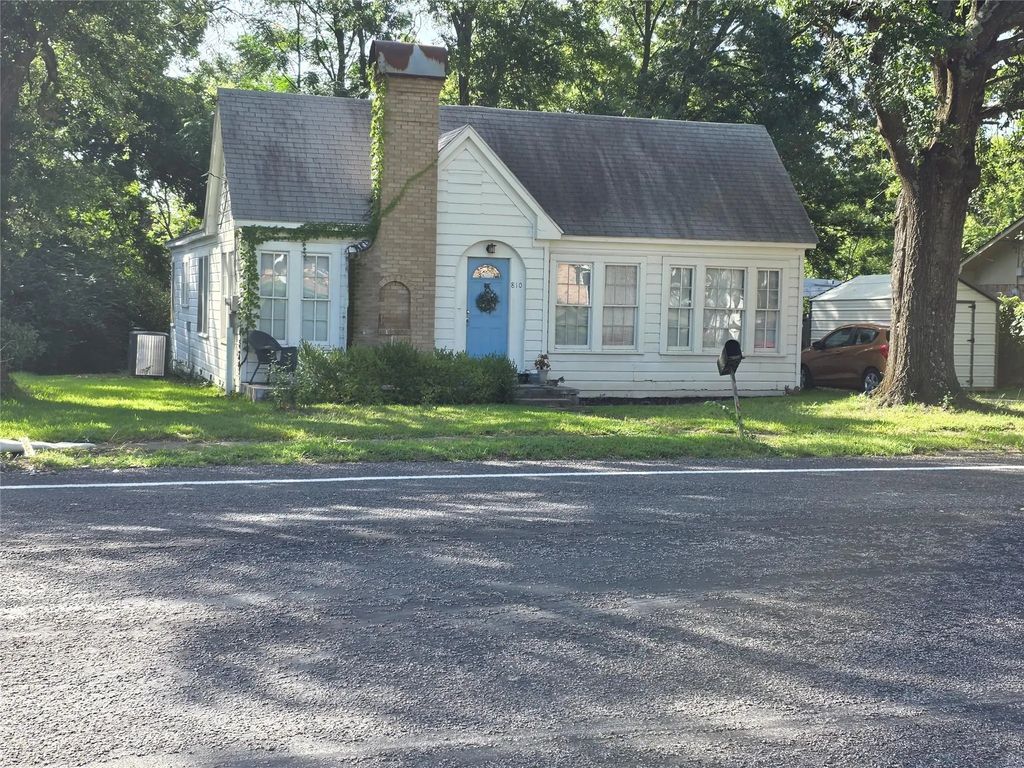 810 N Main, Winnsboro