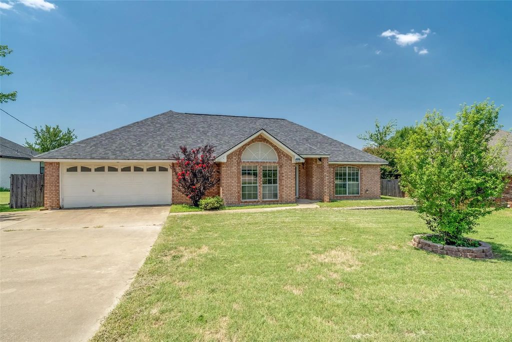 3907 Frisco Circle, Granbury