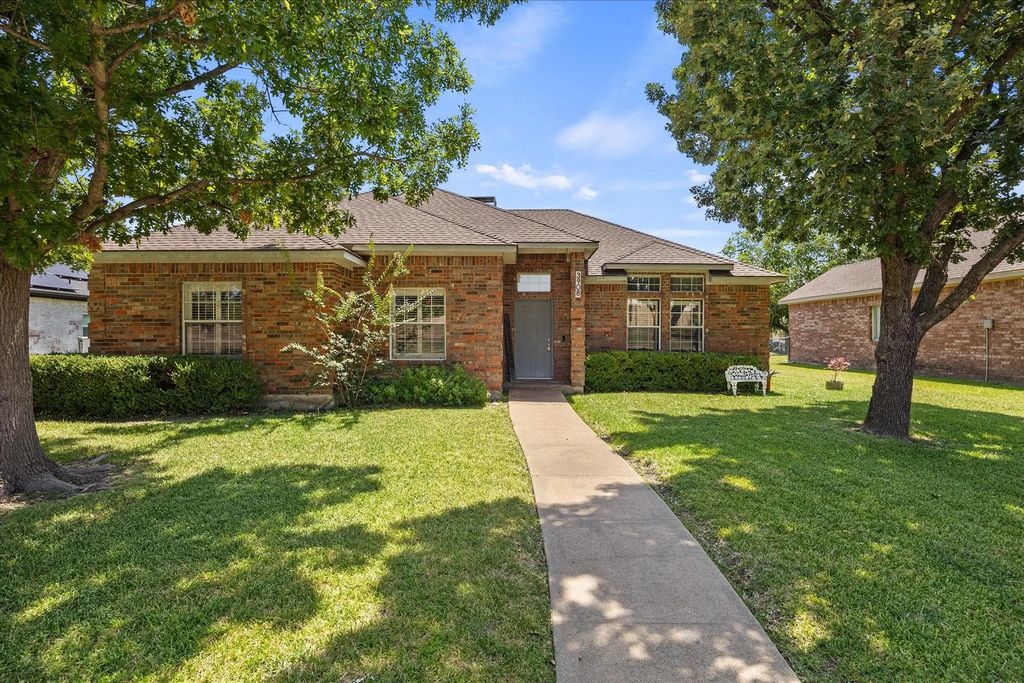 3908 Shackelford Drive, Mesquite