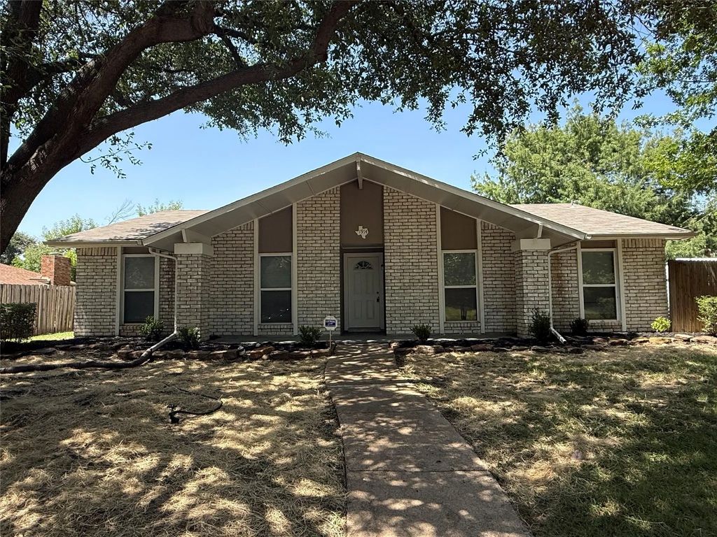 1914 Chisholm Trail, Grand Prairie