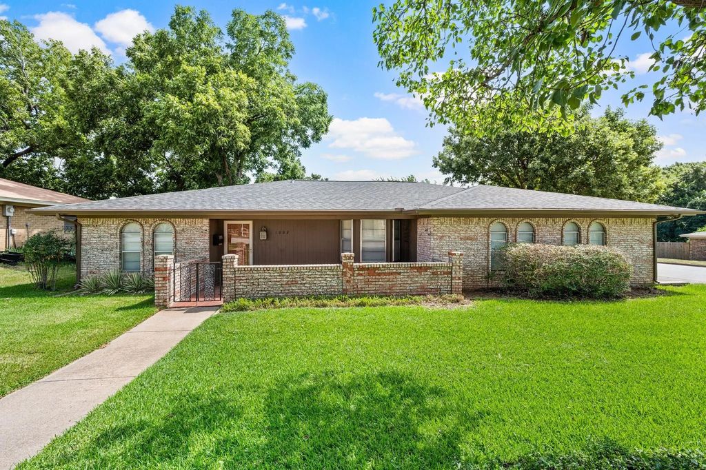 1002 Shady Brook Drive, Grapevine