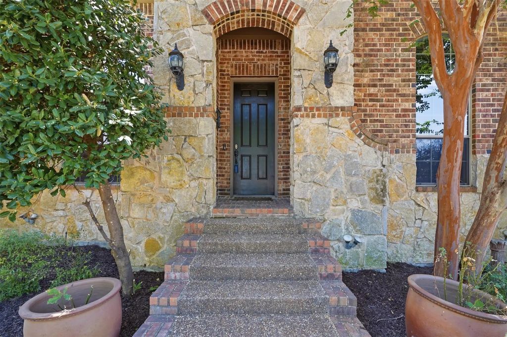 2310 Queen Morgan Lane, Lewisville