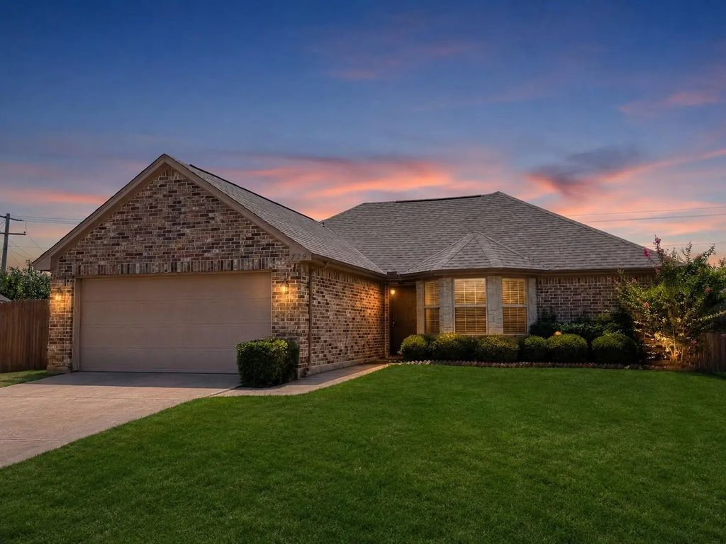 729 Countryside Drive, Aubrey