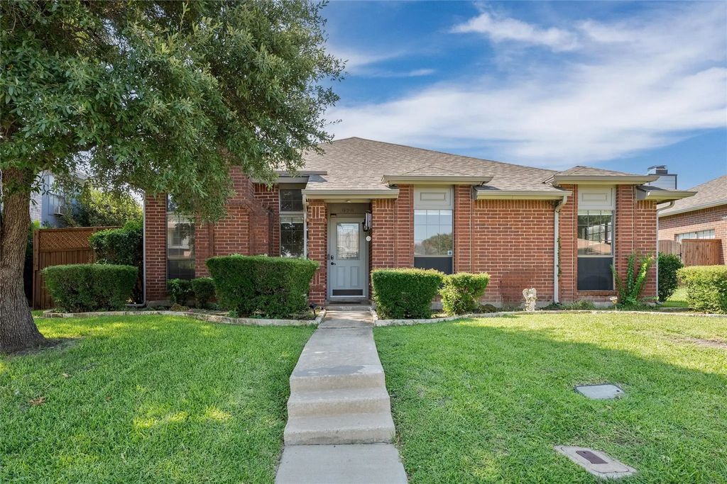 978 Downey Drive, Lewisville