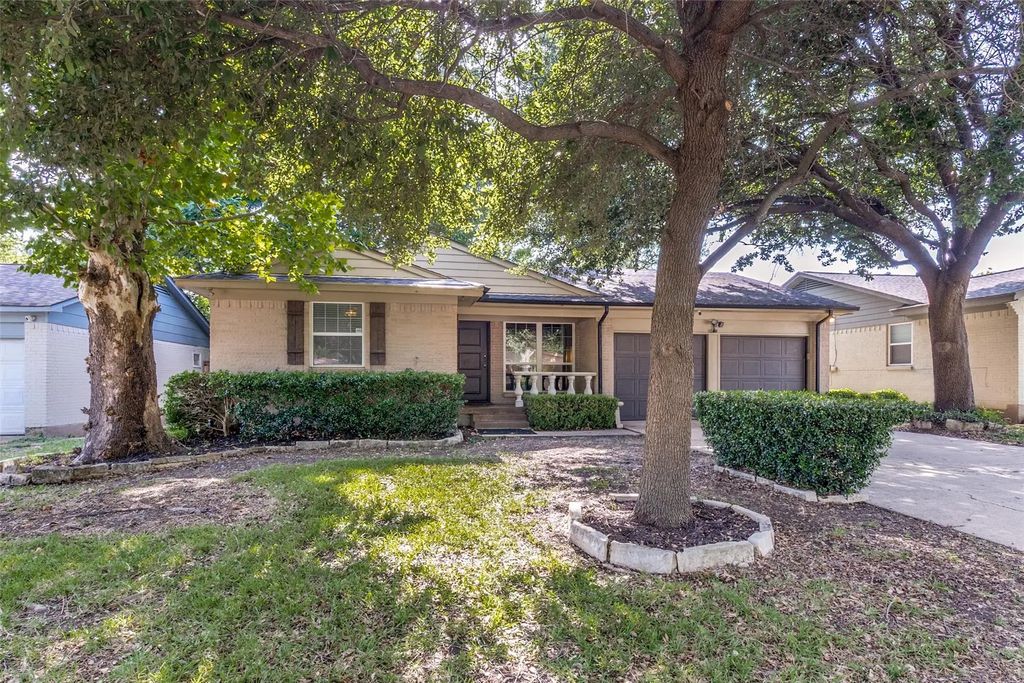 8935 Boundbrook Avenue, Dallas