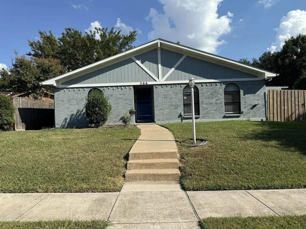 306 Ivy Way, Garland