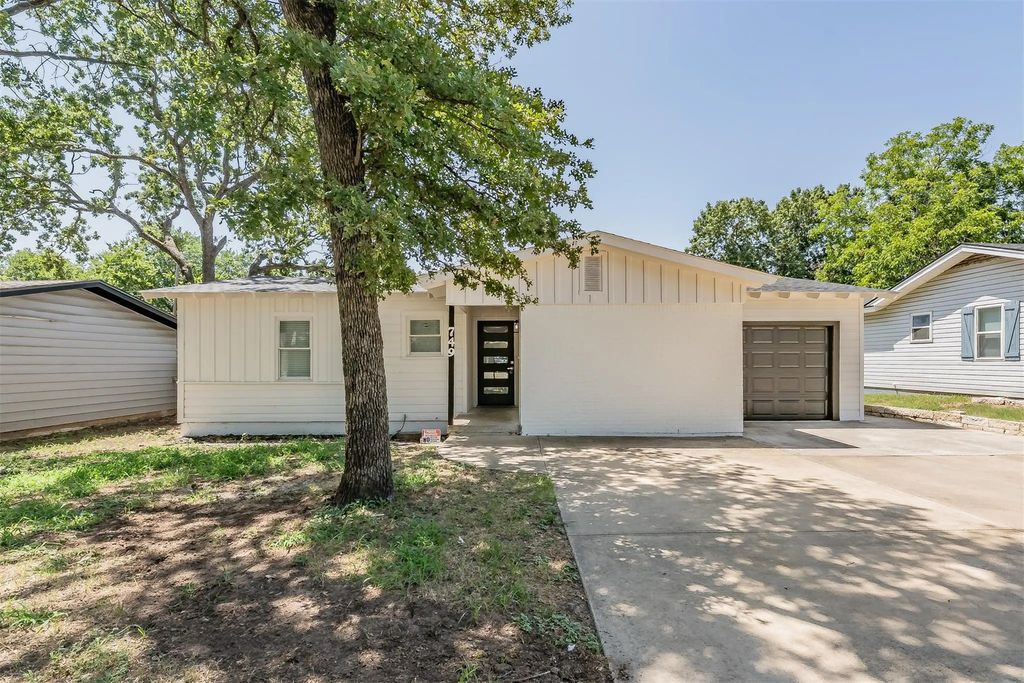 749 W Redbud Drive, Hurst