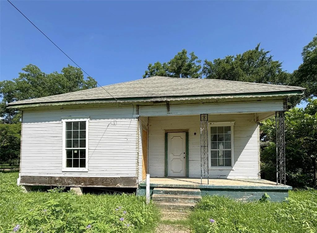 1002 E Calhoun Avenue, Waco