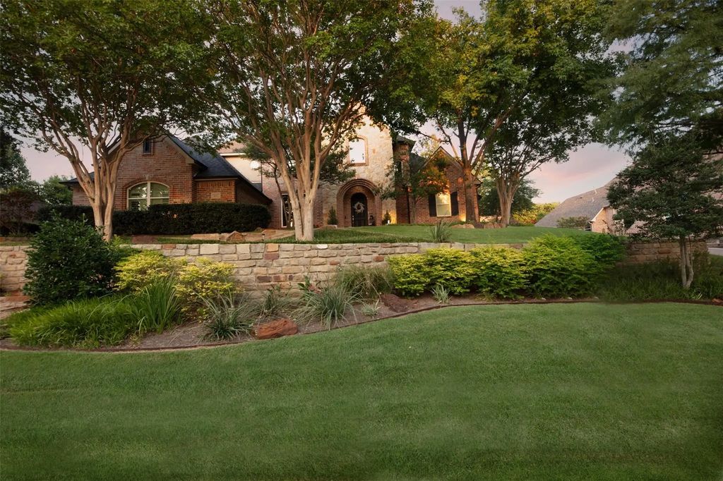 805 Lake Breeze Drive, Highland Village