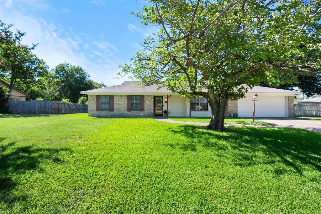 313 Wesley, Corsicana