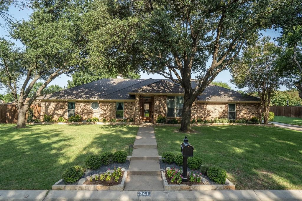241 Raintree Drive, Highland Village