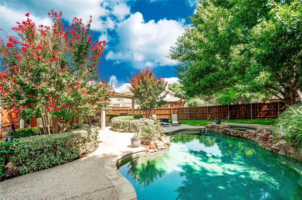 5900 Lavon Drive, Flower Mound