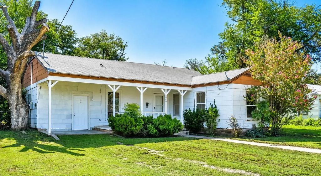 609 Laurel Drive, Brady