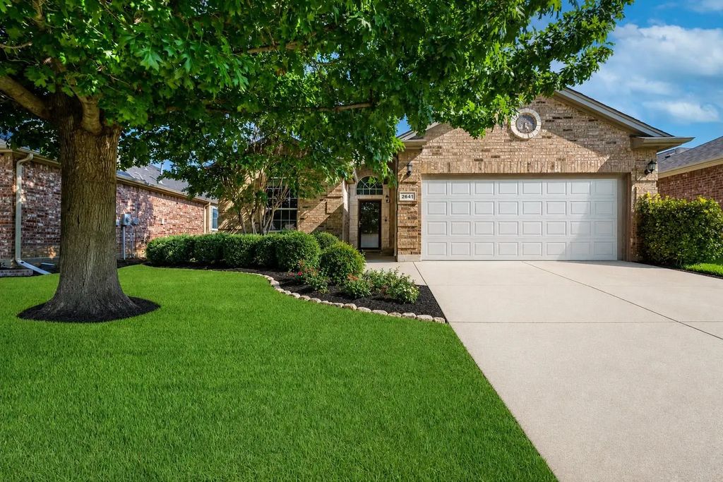 2641 Chadwick Drive, Fort Worth
