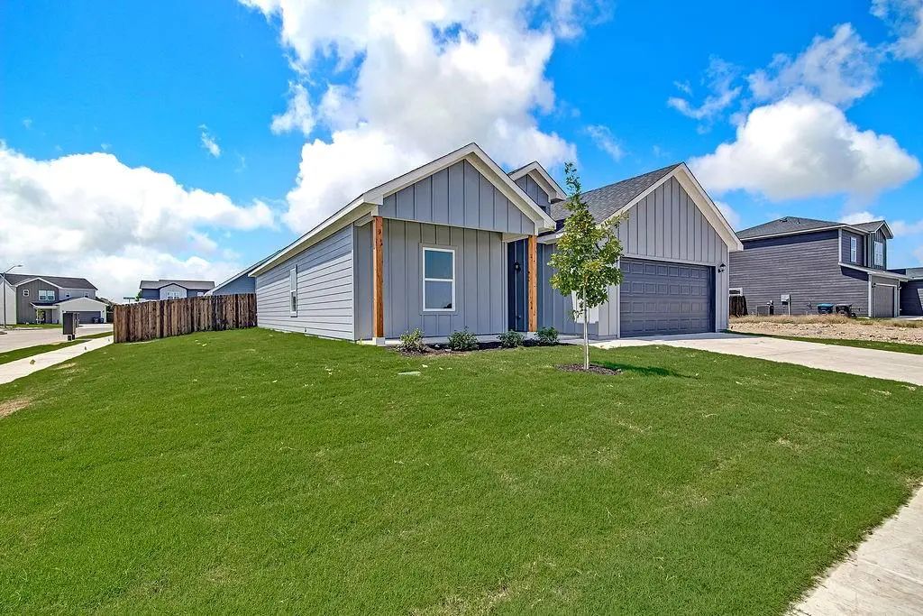 213 Marble Creek Drive, Fort Worth