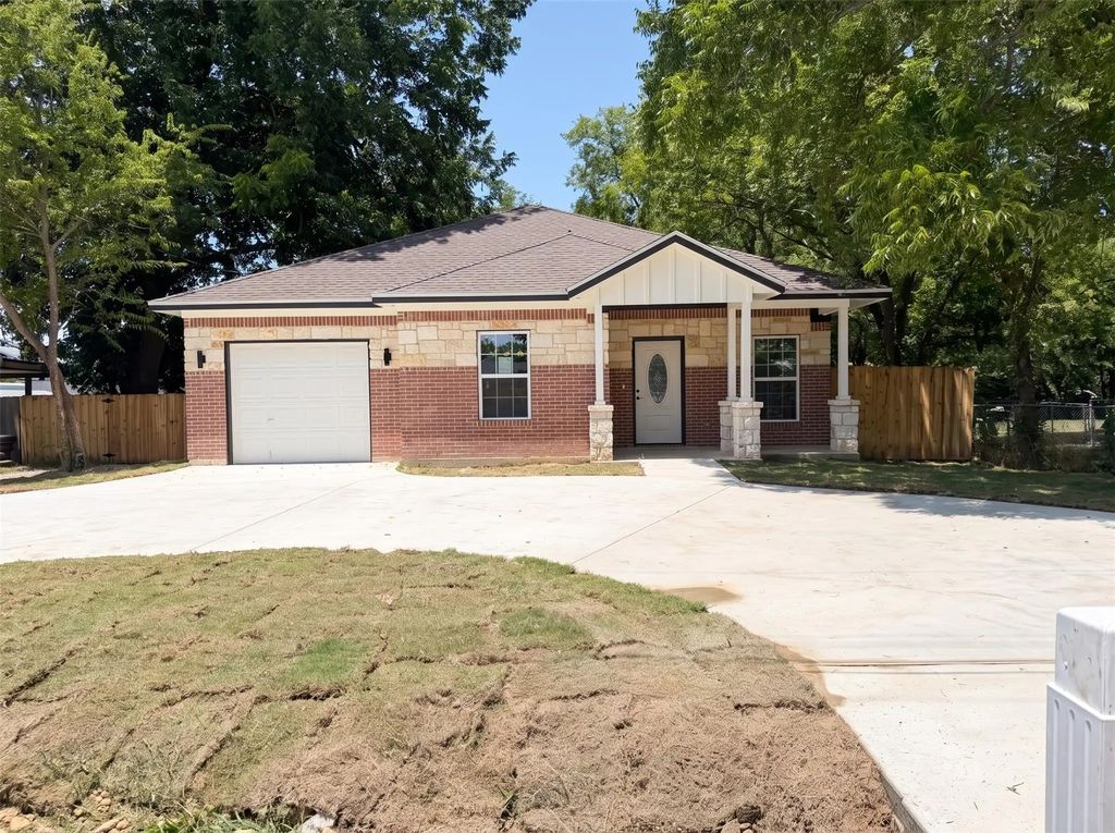 922 Gibbard Avenue, Wills Point