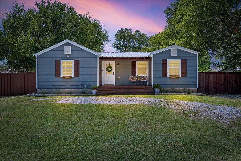 209 N Avenue B, Springtown