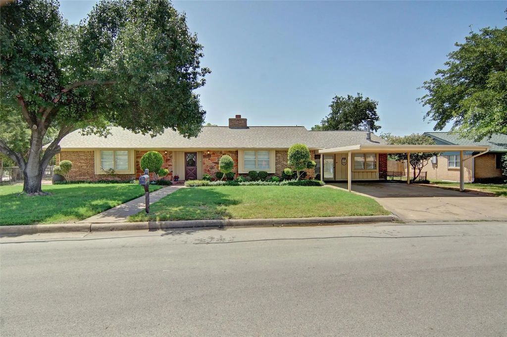 1706 Goodwin Drive, Mineral Wells