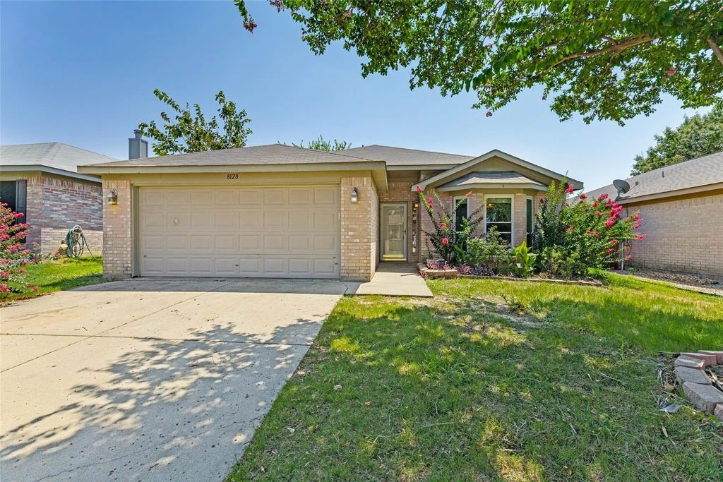 8128 Broken Arrow Road, Fort Worth
