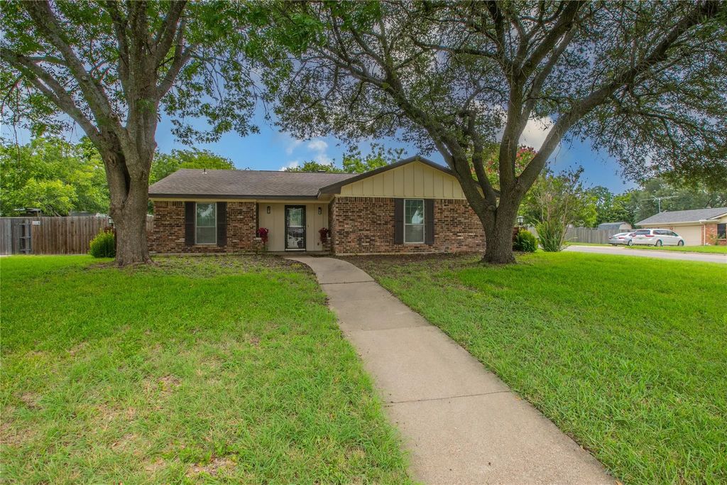 1311 Glenhaven Drive, Cleburne