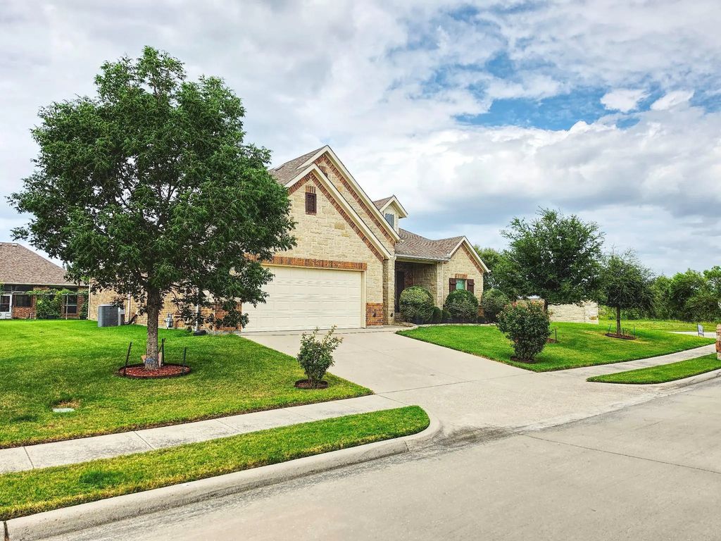 1103 Saint Matthew Circle, Royse City