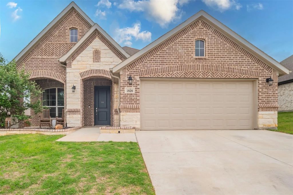 1828 Abelia Lane, Weatherford