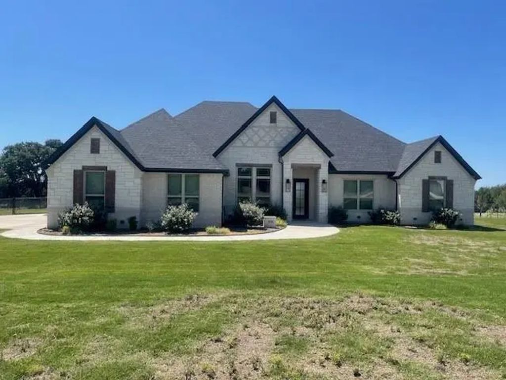 1036 Timber Hills Drive, Weatherford