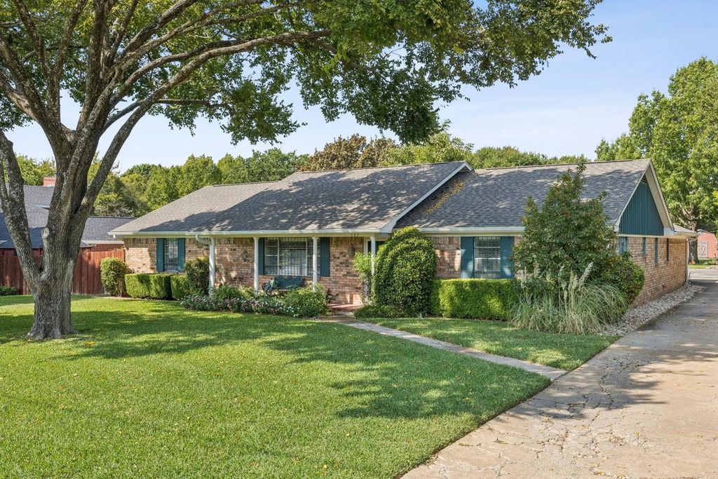 137 Southwood Drive, Lancaster