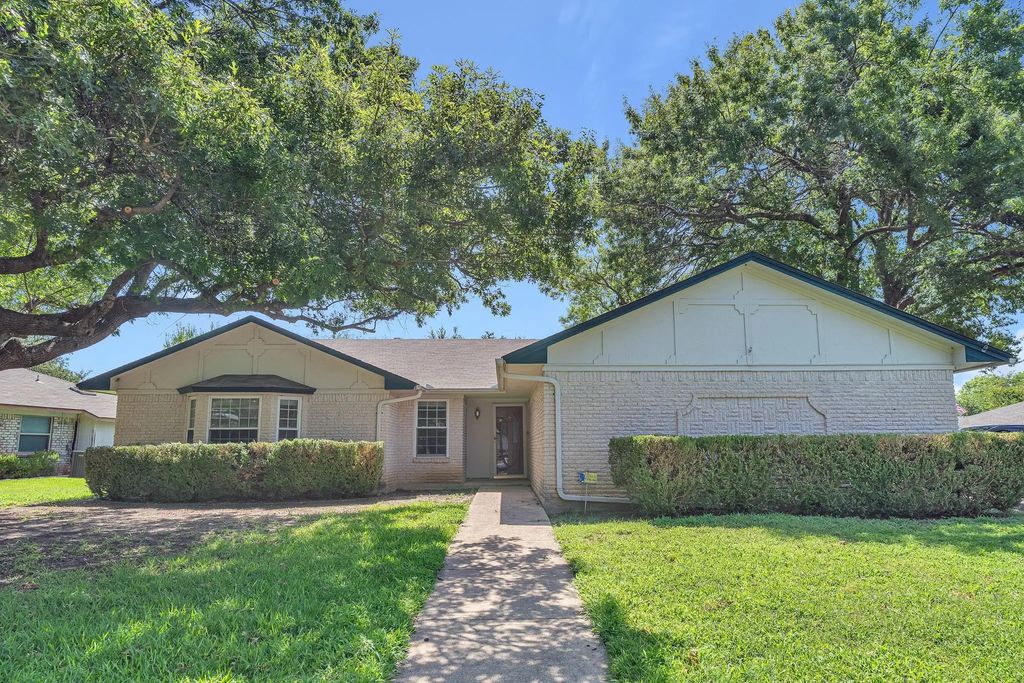 1720 Timbercreek Road, Benbrook