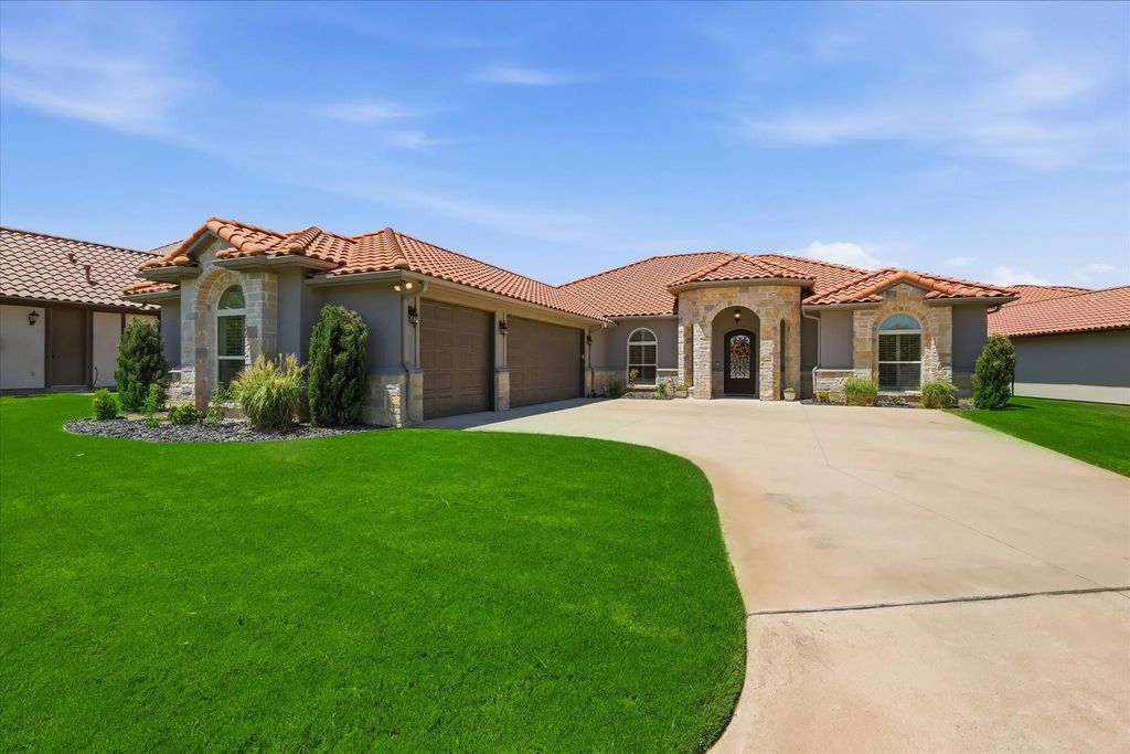 1616 Malibu Bay Court, Granbury