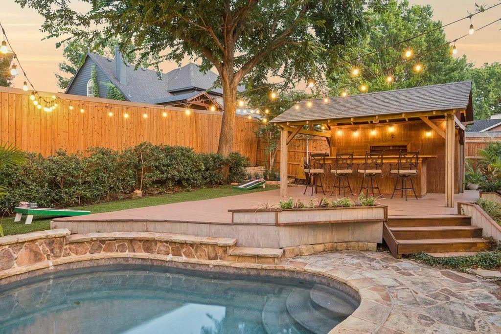1088 W Winding Creek Drive, Grapevine