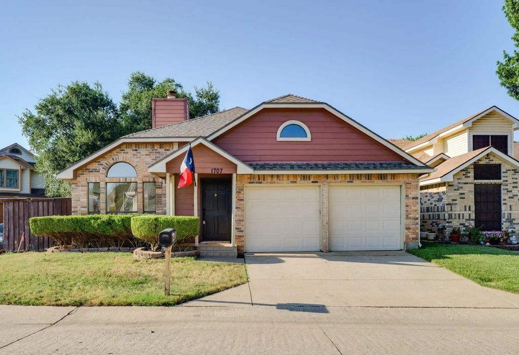 1707 Lakestone Court, Garland