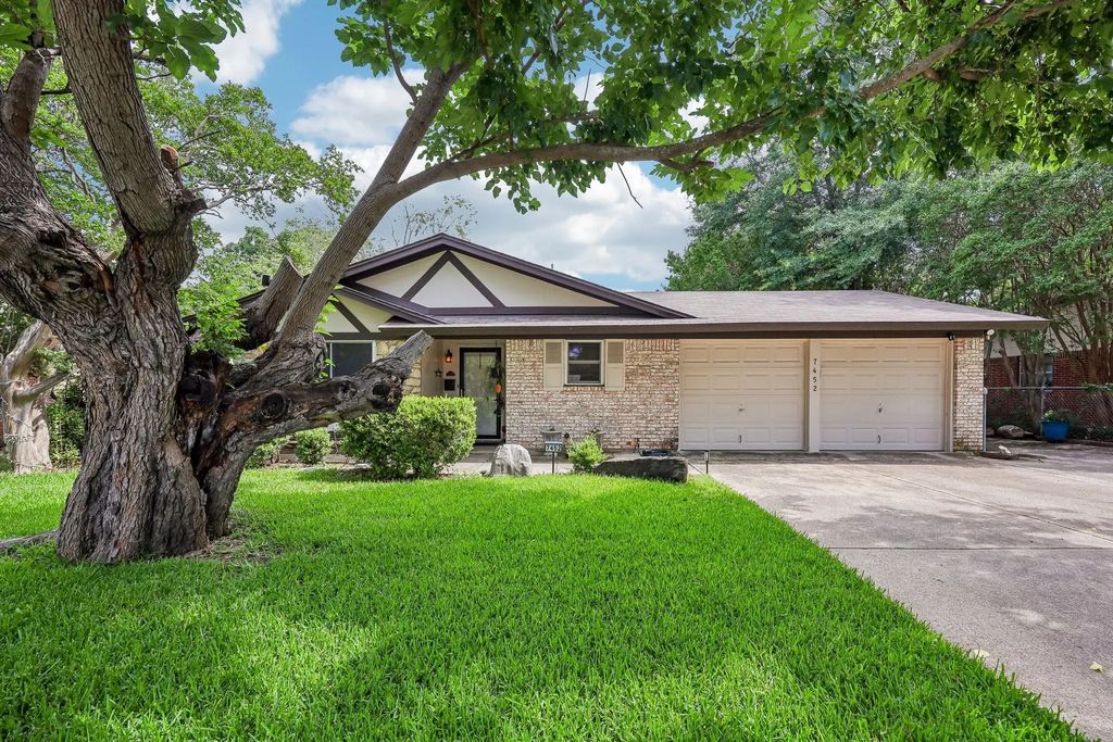 7452 Meadowcrest Drive, Fort Worth