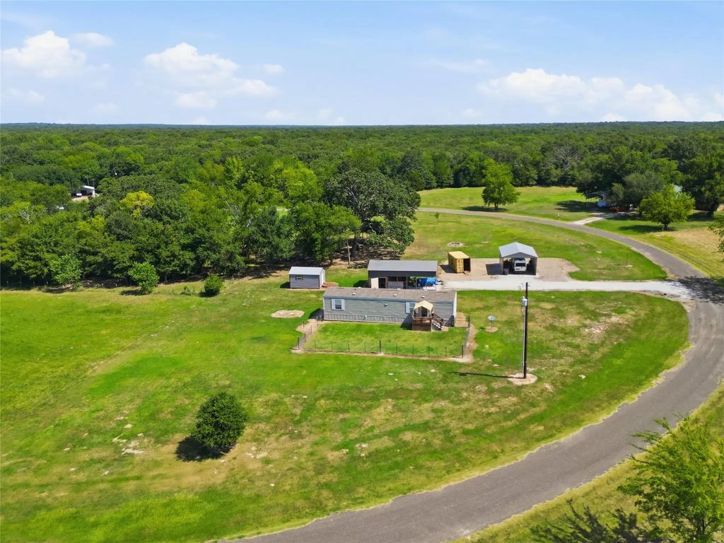 381 County Road 1739, Yantis