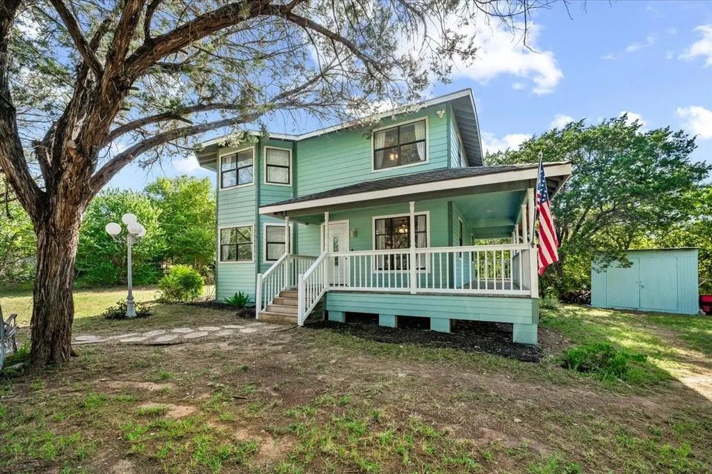2704 Canyon Trail, Granbury