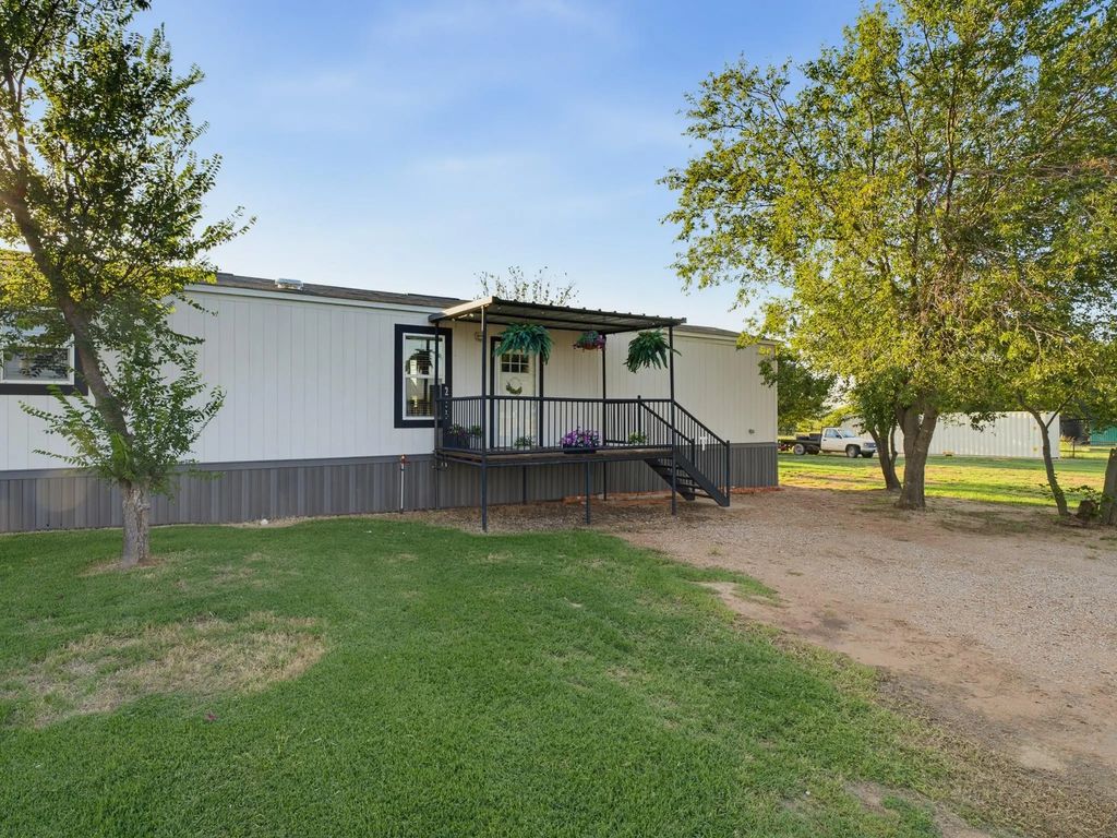 233 Fm 1883, Henrietta