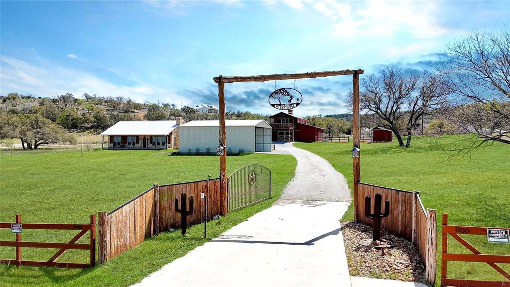 800 Quarter Horse Circle, Kingsland