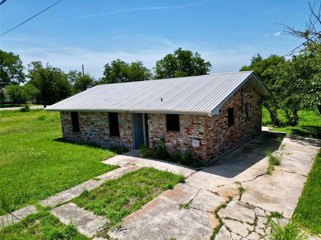 209 Prairie Avenue, Rogers
