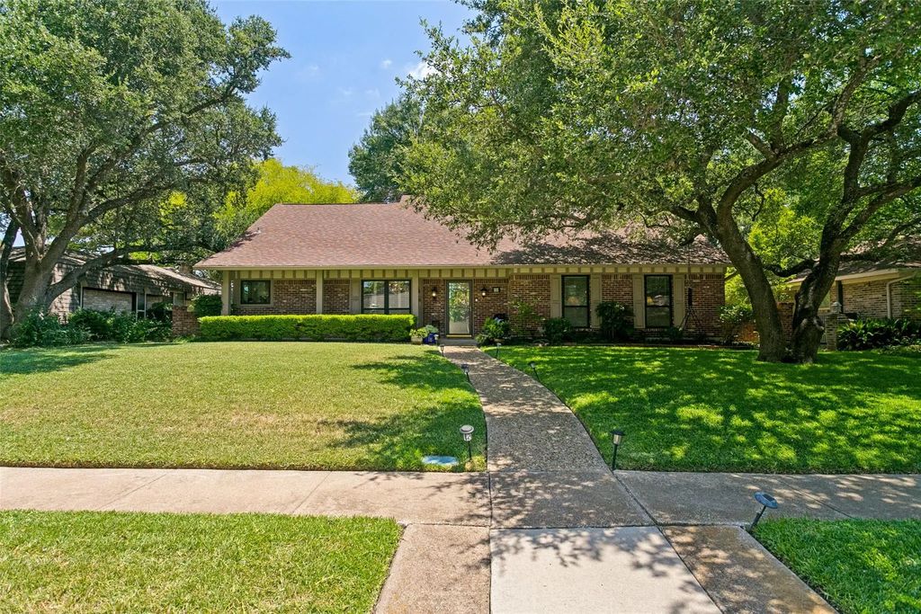 10 Lundys Lane, Richardson