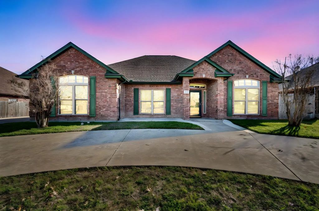 503 Northgate Drive, Waxahachie