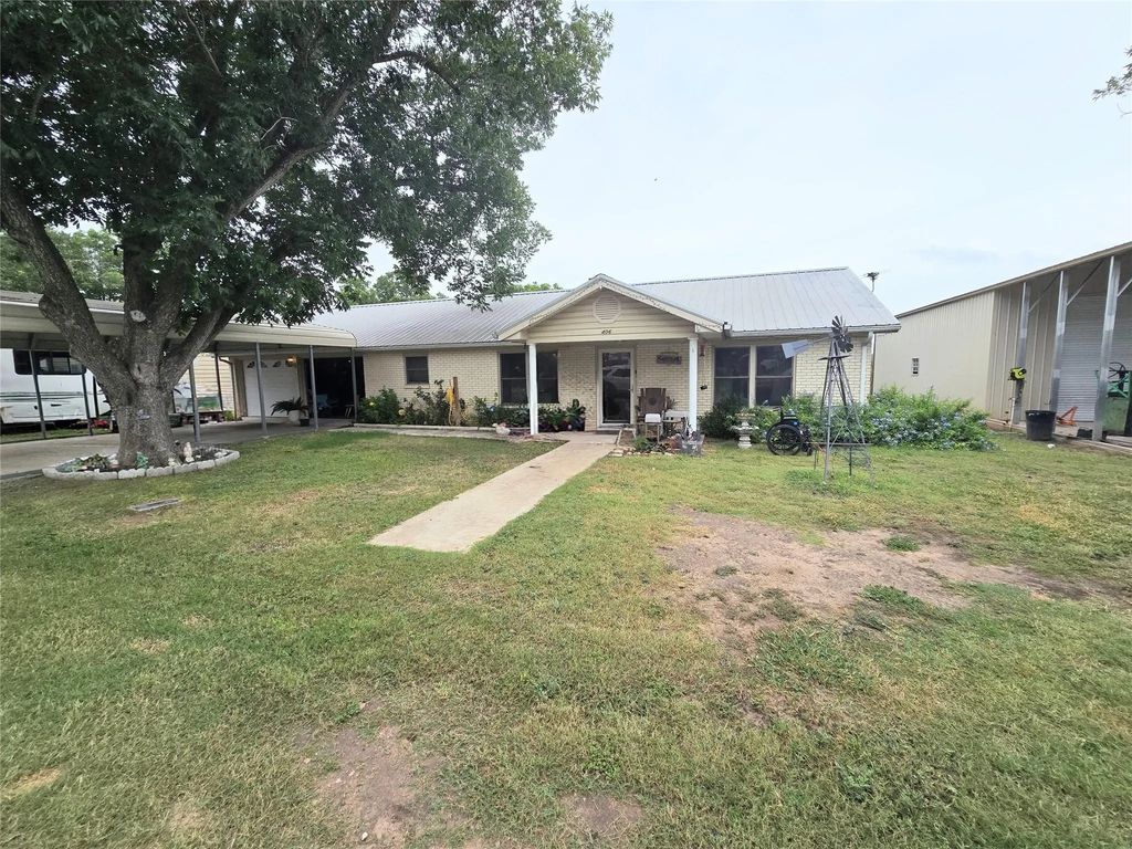 406 N Goliad, Runge