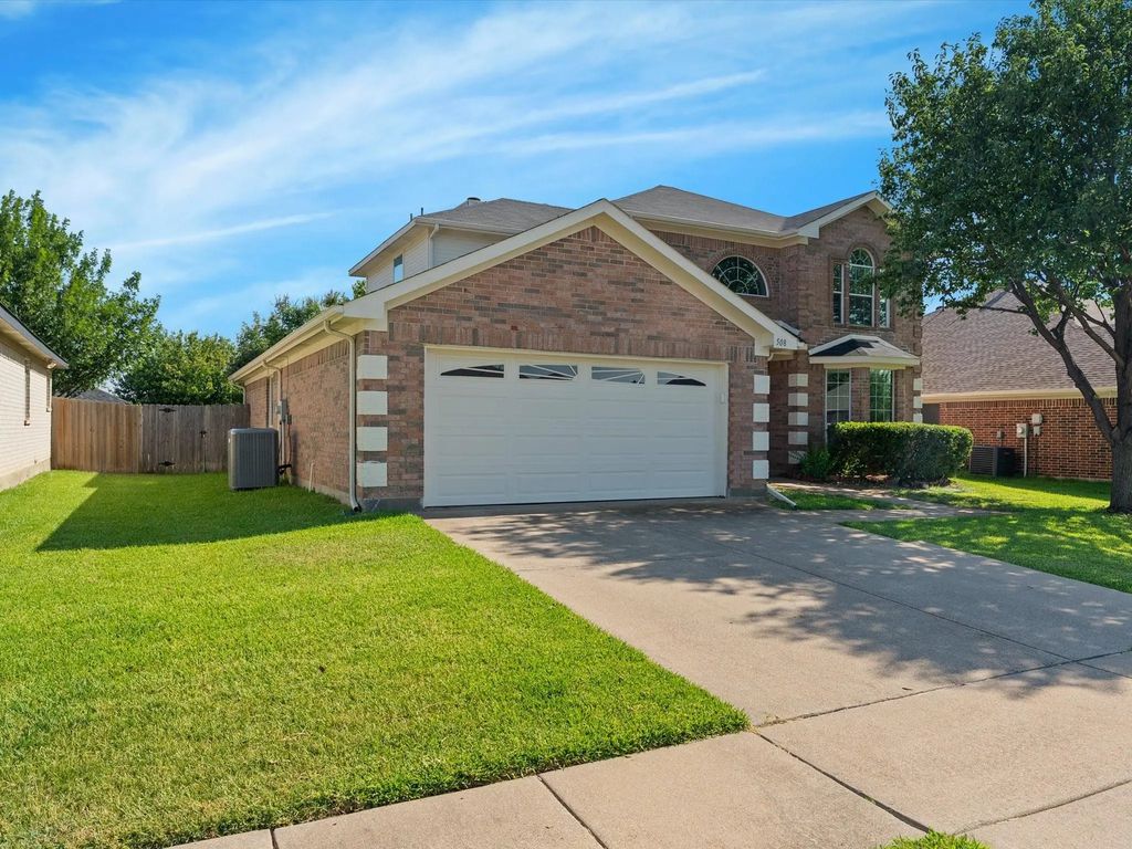 508 Road Runner Drive, Arlington
