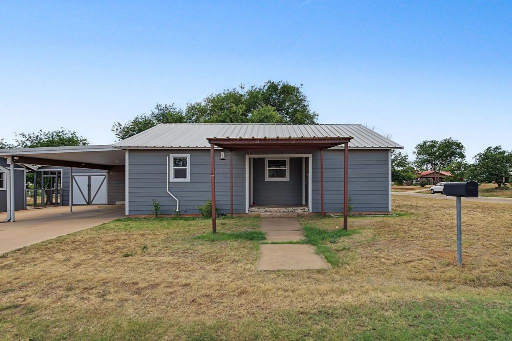 611 N Richard Avenue, Rotan