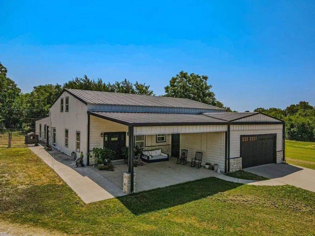 103 Fm 1571, Lone Oak