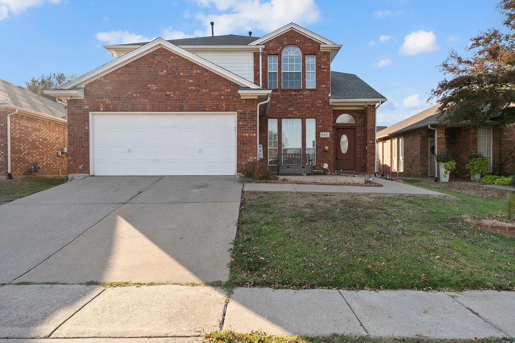 5921 Ash Flat Drive, Fort Worth