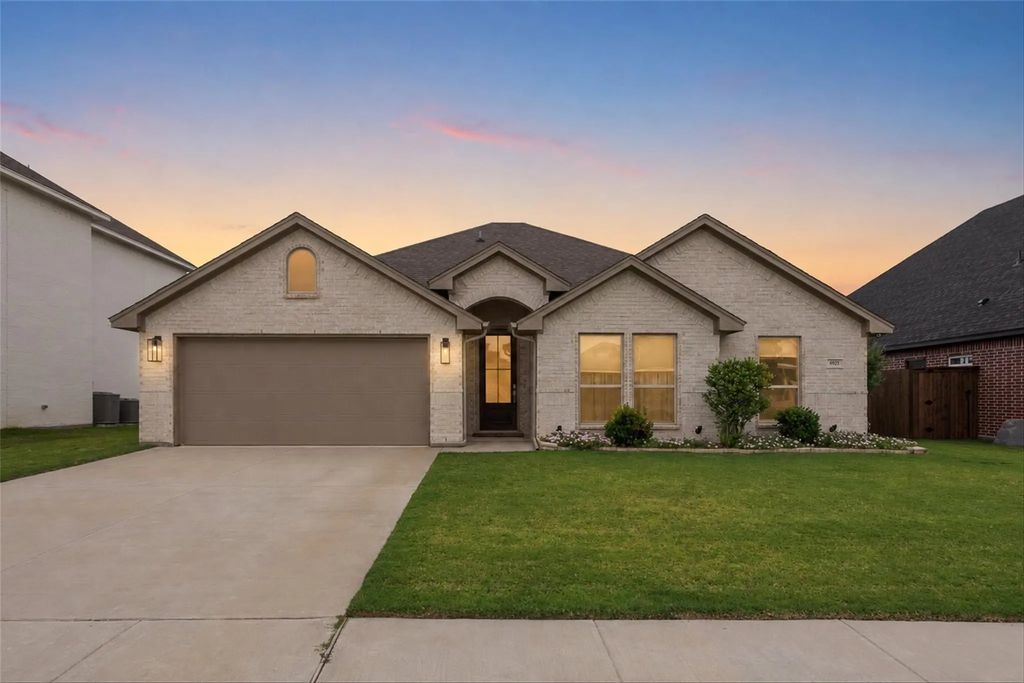 6921 Trail Rock Drive, Benbrook