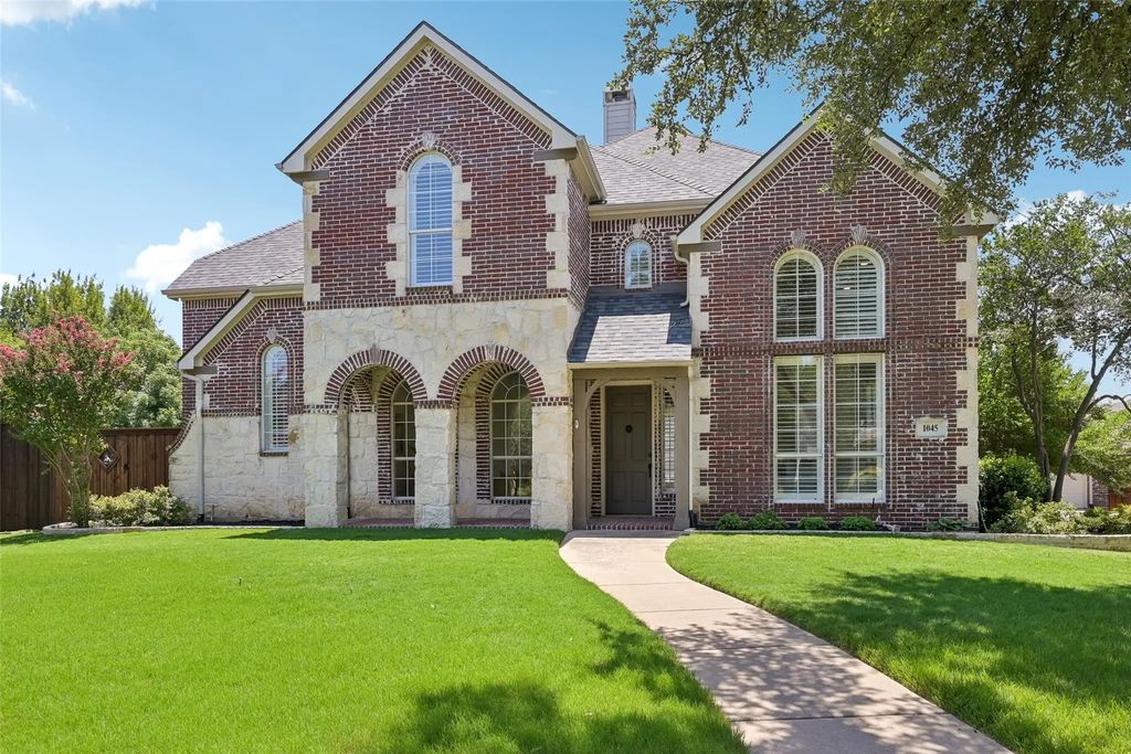 1045 Sir Lancelot Circle, Lewisville