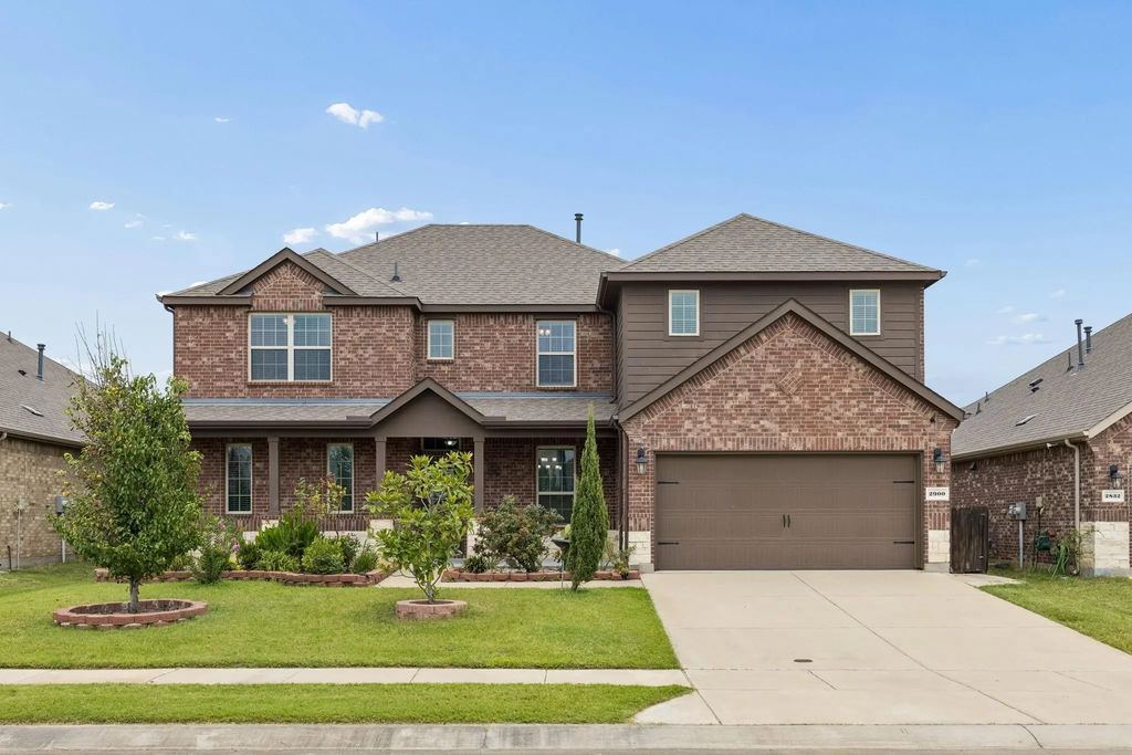 2900 Half Moon Road, Aubrey